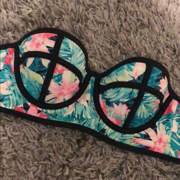 Xhilaration Other - Tropical strapless bikini top